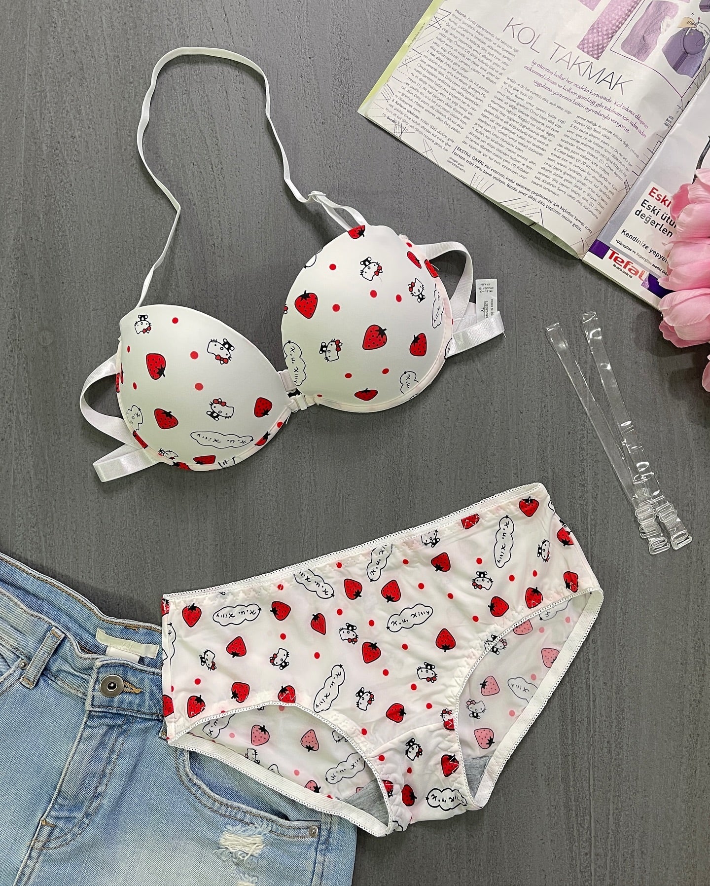 Flourish High Quality Front Open 4 In 1 Push-up Hello Kitty Print Adjustable Straps Bra Panty Set 016