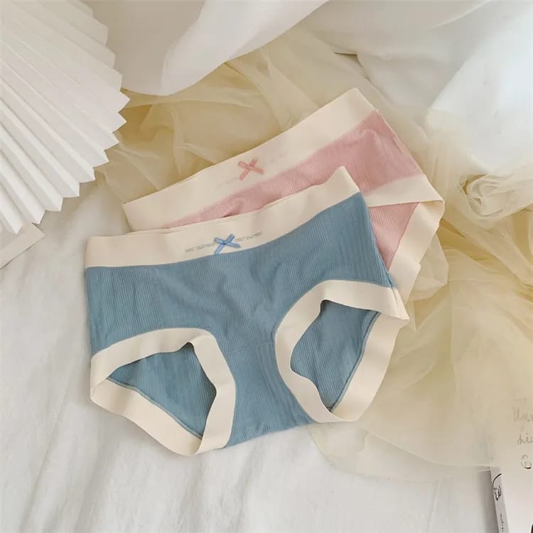 Pack of 5 Soft Ribbed High-Waist Cotton Panties for Women – Seamless Edges, Contrast Lace Trim & Cute Bow Detail – CS18
